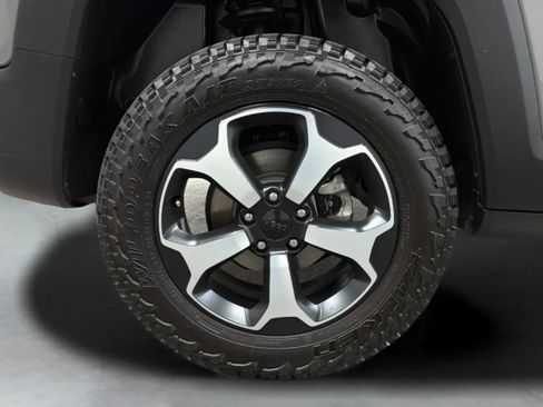 Used 2020 Jeep Renegade Trailhawk w/ UConnect 8.4 Nav Group AWD/4WD image 24