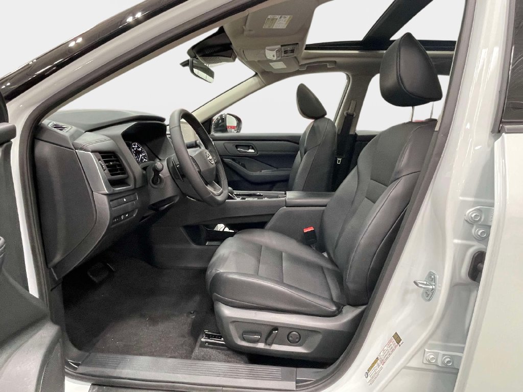 Used 2026 Nissan Rogue Dark Armor FWD image 17