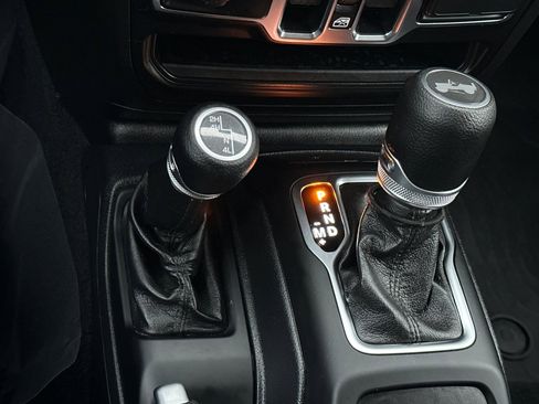 Used 2021 Jeep Wrangler Unlimited Sport image 23