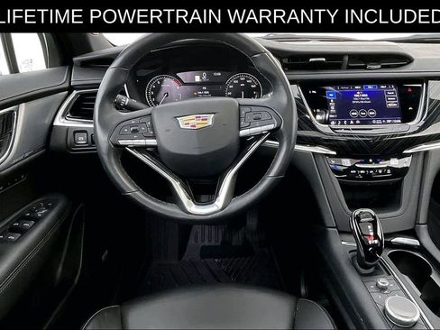 Used 2025 Cadillac XT6 Premium Luxury FWD image 6