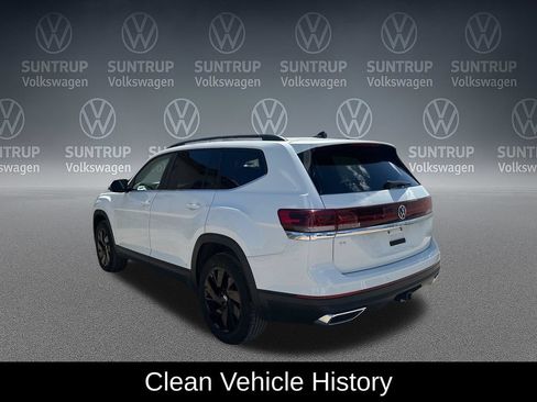 Used 2025 Volkswagen Atlas SE w/ Panoramic Sunroof Package FWD image 4