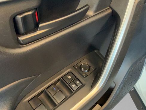 Used 2020 Toyota RAV4 LE AWD/4WD image 18