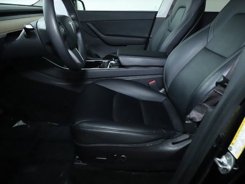 Used 2021 Tesla Model Y Long Range image 17