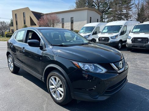 Used 2019 Nissan Rogue Sport S w/ Appearance Package image 3