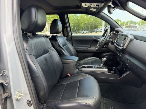 Used 2021 Toyota Tacoma TRD Off-Road w/ TRD Premium Off Road Package AWD/4WD image 29