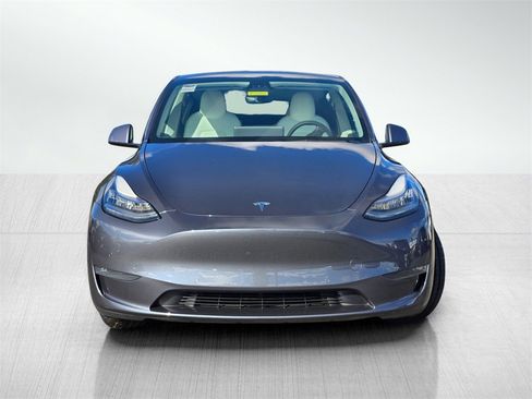 Used 2021 Tesla Model Y Long Range image 2