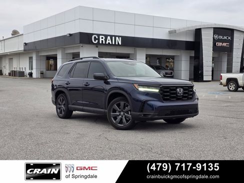 Used 2025 Honda Pilot Sport image 1