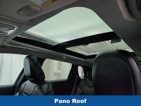 Used 2019 Jeep Cherokee Limited image 11