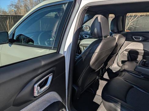 Used 2024 Jeep Compass Latitude image 24