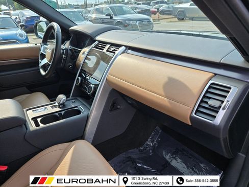 Used 2024 Land Rover Discovery Metropolitan Edition AWD/4WD image 20