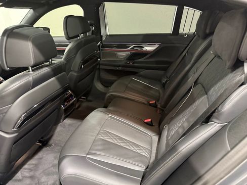 Used 2022 BMW 750i xDrive 750i xDrive w/ Luxury Rear Seating Package image 8