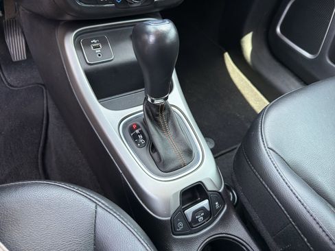 Used 2020 Jeep Compass Latitude FWD image 15