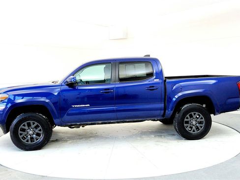 Certified 2023 Toyota Tacoma SR5 image 3