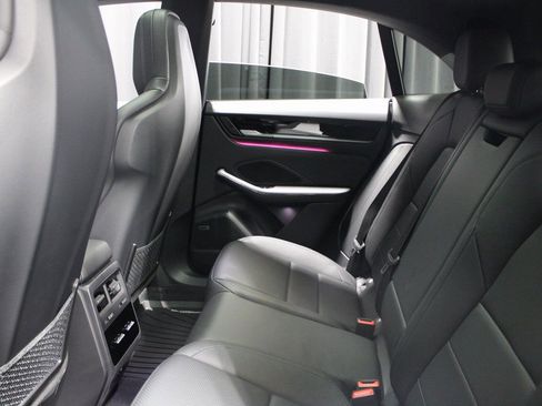 Certified 2025 Porsche Macan Electric image 5