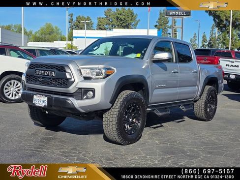 Used 2018 Toyota Tacoma TRD Off-Road w/ Technology Package AWD/4WD image 1