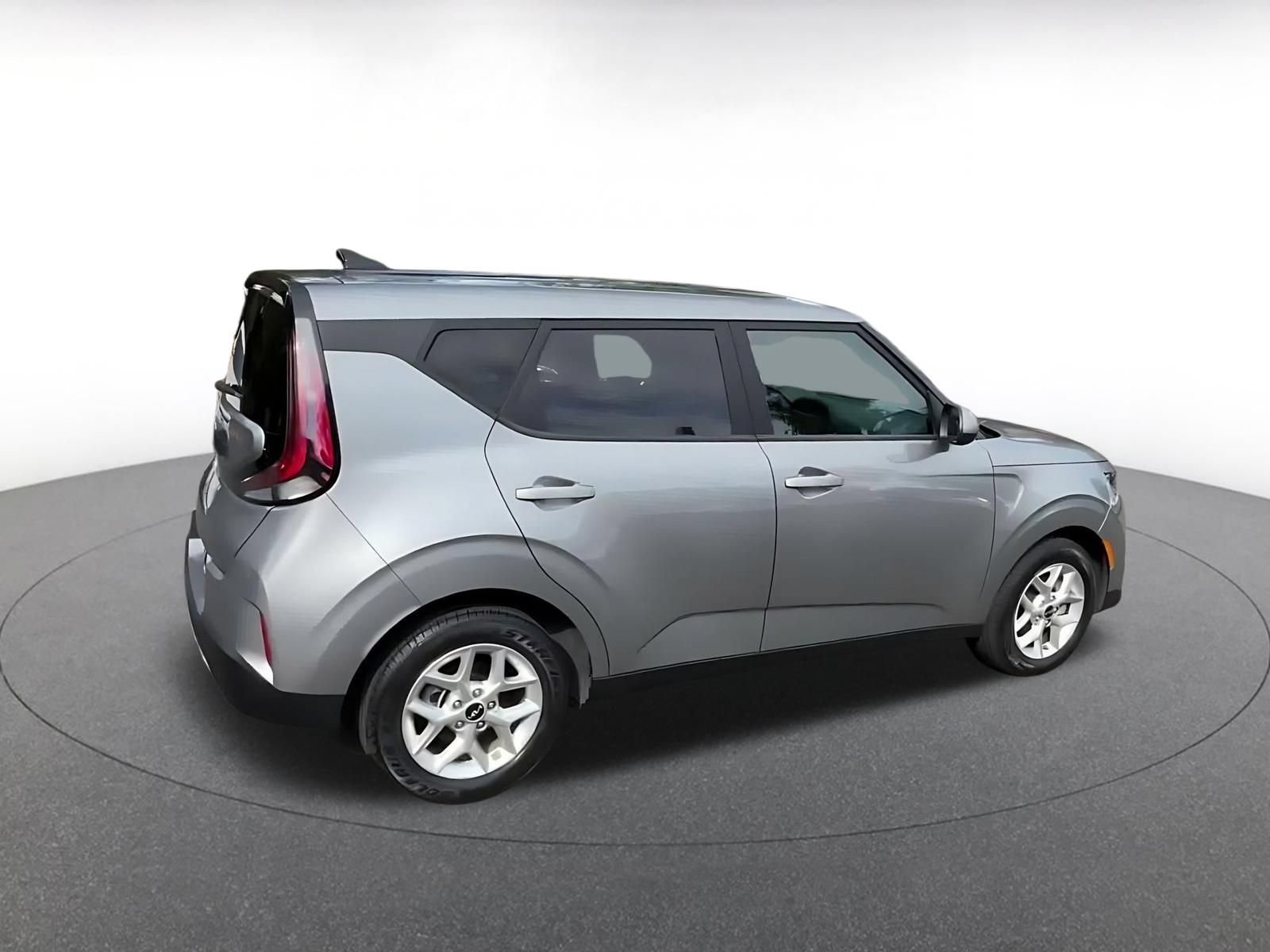 Used 2025 Kia Soul LX w/ LX Technology Package FWD image 14