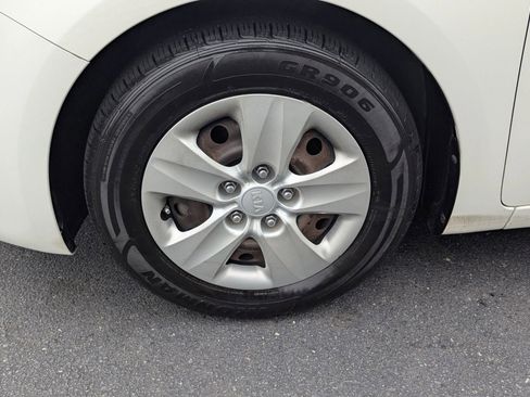 Used 2017 Kia Forte LX FWD image 23