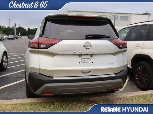 Used 2023 Nissan Rogue SV FWD image 17