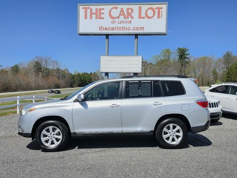 Used 2013 Toyota Highlander SE image 2