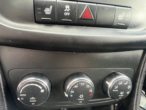Used 2014 Dodge Avenger R/T w/ Sun/Sound Group FWD image 15