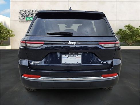 Certified 2024 Jeep Grand Cherokee Limited image 4