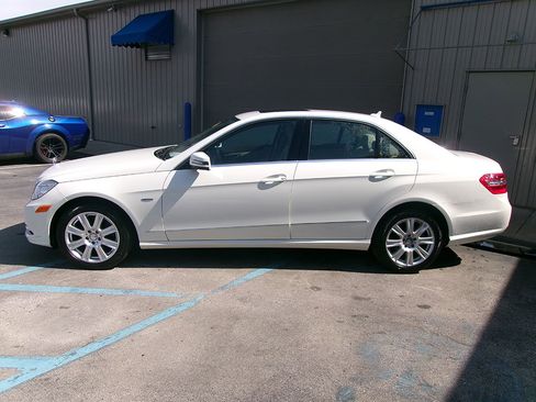 Used 2012 Mercedes-Benz E 350 4MATIC Sedan image 3