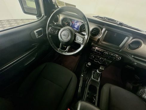 Used 2021 Jeep Gladiator Willys image 9