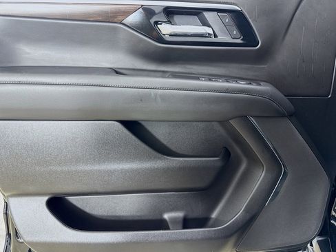 Used 2025 Chevrolet Tahoe LS image 18