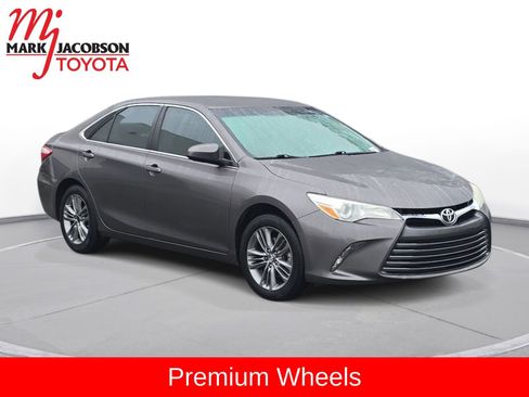 Used 2017 Toyota Camry LE image 4