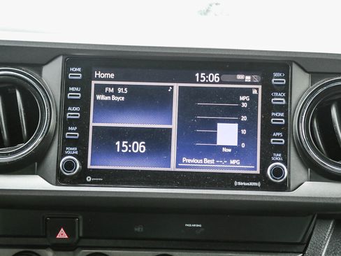 Used 2020 Toyota Tacoma TRD Off-Road w/ Technology Package image 14