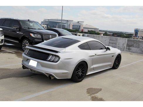 Used 2016 Ford Mustang GT RWD image 4