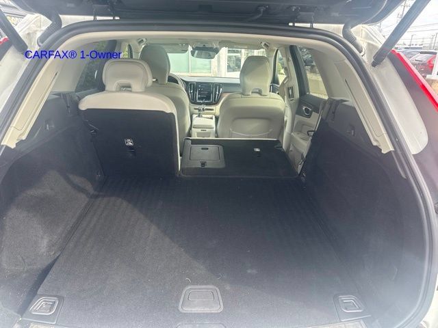 Used 2021 Volvo XC60 T5 Momentum AWD/4WD image 7
