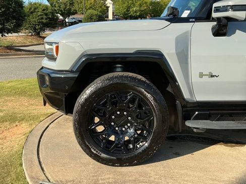 Used 2024 GMC Hummer EV 2X w/ LPO, Illumination Package AWD/4WD image 12