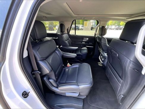 Used 2025 Ford Expedition Max Platinum AWD/4WD image 16