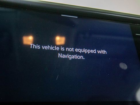 Used 2023 Volkswagen Taos SE image 22