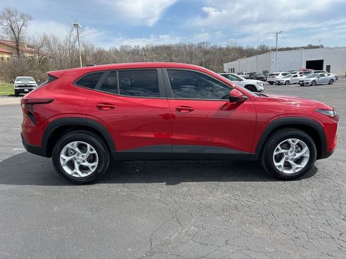 New 2026 Chevrolet Trax LS w/ LS Convenience Package FWD image 4