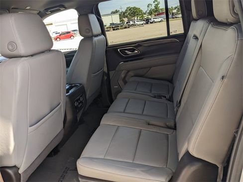 Used 2023 Chevrolet Suburban LT image 12