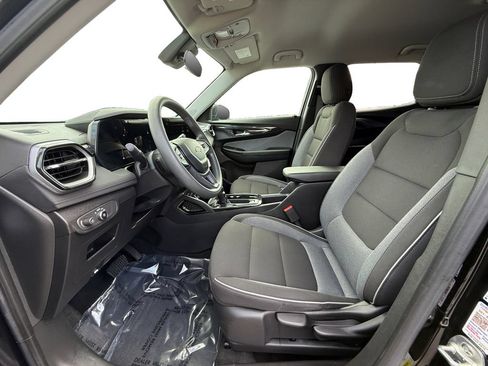 Used 2024 Chevrolet TrailBlazer LT AWD/4WD image 9