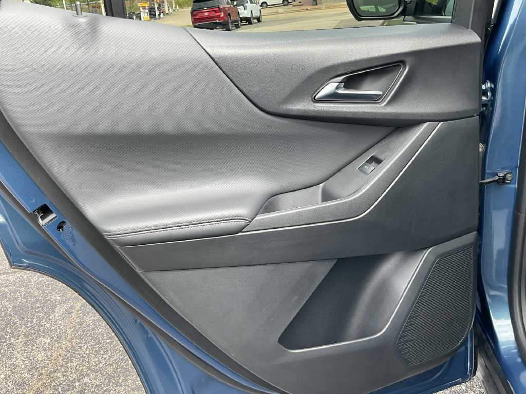 Used 2025 Chevrolet Equinox LT w/ Convenience Package II FWD image 24