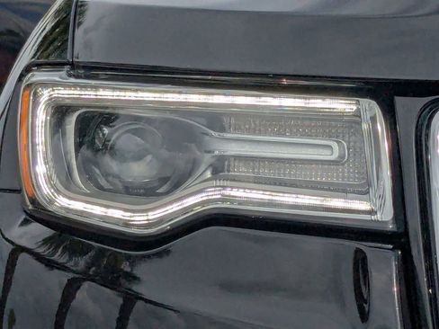 Used 2020 Jeep Grand Cherokee Overland image 11