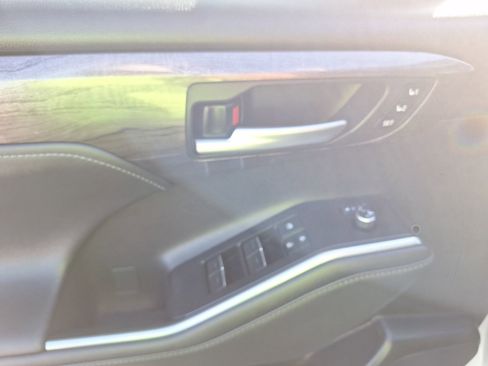 Used 2025 Toyota Highlander Limited image 17