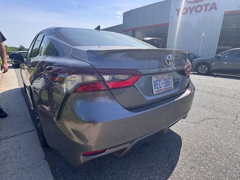 Used 2023 Toyota Camry SE image 3