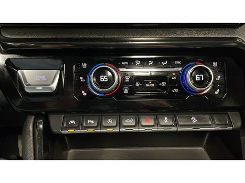 Used 2024 GMC Sierra 1500 AT4 w/ AT4 Premium Package AWD/4WD image 14