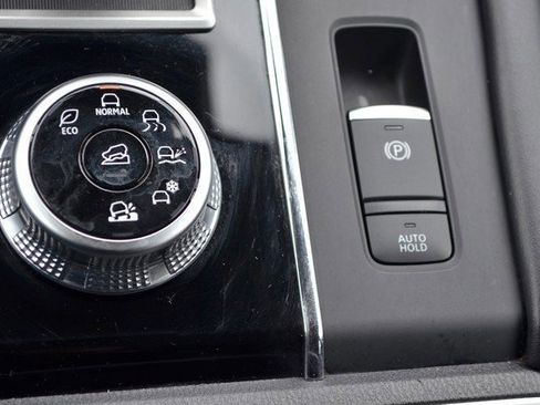 Used 2024 Mitsubishi Outlander SE image 28