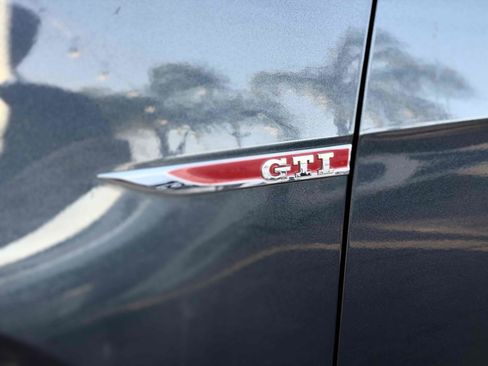 Used 2018 Volkswagen GTI S FWD image 36