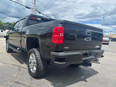Used 2019 Chevrolet Silverado 2500 High Country w/ Duramax Plus Package AWD/4WD image 5