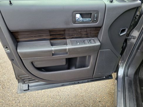 Used 2019 Ford Flex SEL image 19