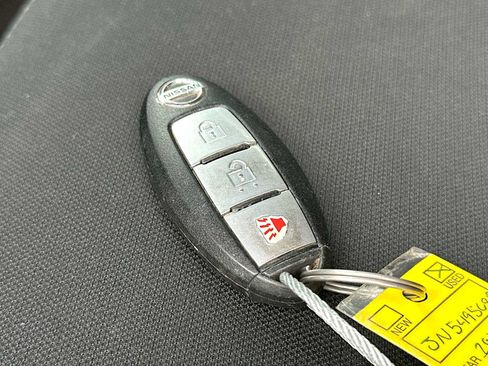 Used 2018 Nissan Titan SV AWD/4WD image 29