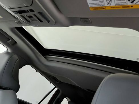 Certified 2024 Toyota Highlander XLE AWD/4WD image 27