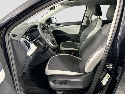 New 2025 Volkswagen Taos SE image 19